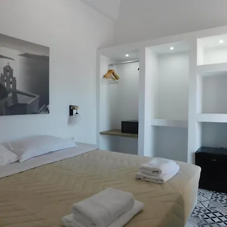 Exo Katikies- Urban Apartment Fira (Santorini)