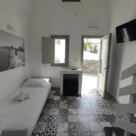 Exo Katikies- Urban Apartment Fira (Santorini)